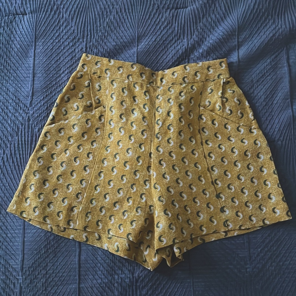 Vetta Patterned High Rise Shorts - XS